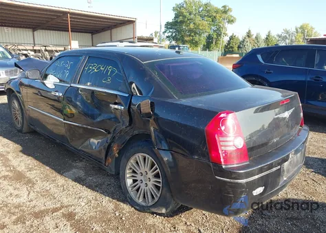 2010 Chrysler 300 Touring z USA, uszkodzony, nr VIN 2C3CA5CV4AH251541